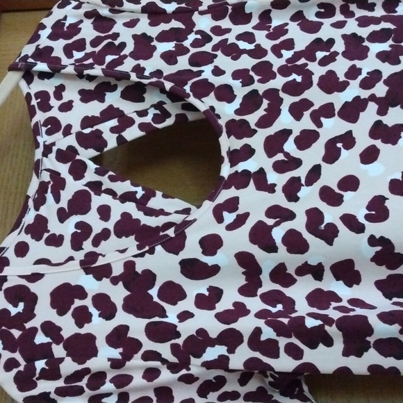 NWOT! CUDDLE DUDS SHORT SLEEVE, ANIMAL PRINT,CUTOUT, SHARKBITE HEM MIDI DRESS. - Picture 4 of 5